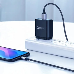 Vernickeltes USB-C QC3.0 UGREEN Kabel 0,25m mit Aluminiumstecker schwarz